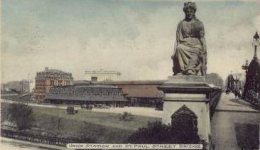 St aul Bridge Monument Lady