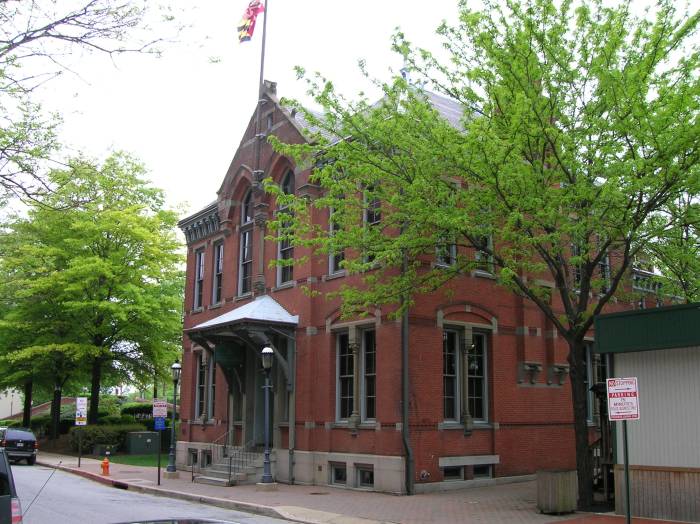 Pine Street Station Western Baltimore Police
